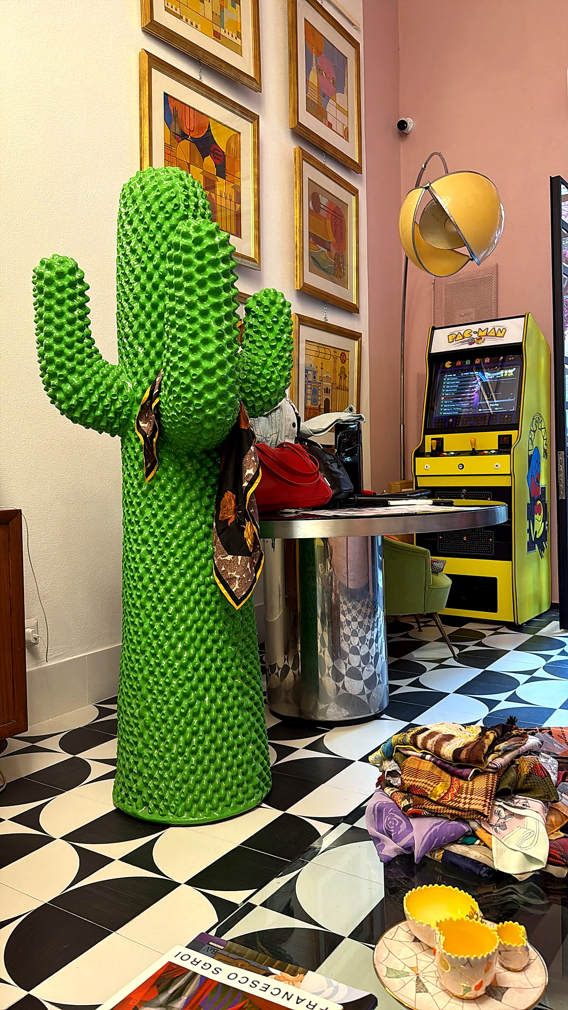 Cactus Gufram verde di Gufram nella selezione di design e vintage di Depot a Siracusa